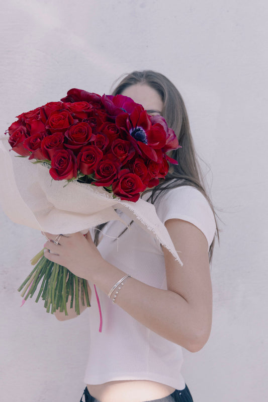 Ramo Camille con rosas y anémonas